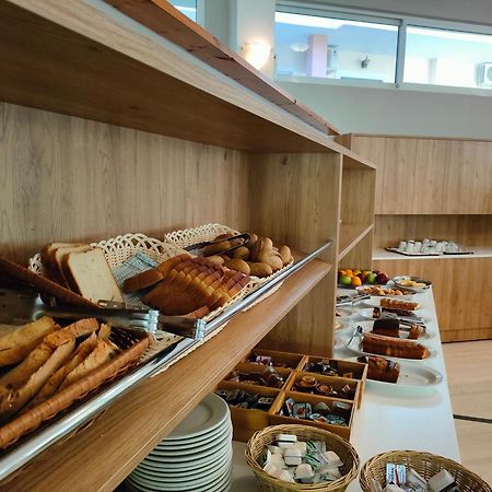 נידרי Avra Beach Hotel מראה חיצוני תמונה