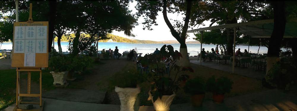 נידרי Avra Beach Hotel מראה חיצוני תמונה
