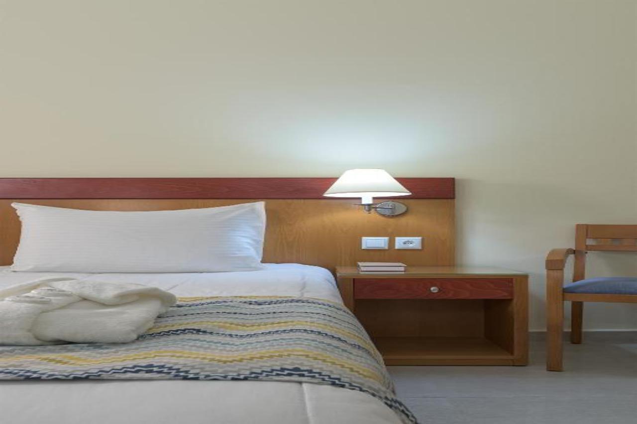 נידרי Avra Beach Hotel מראה חיצוני תמונה