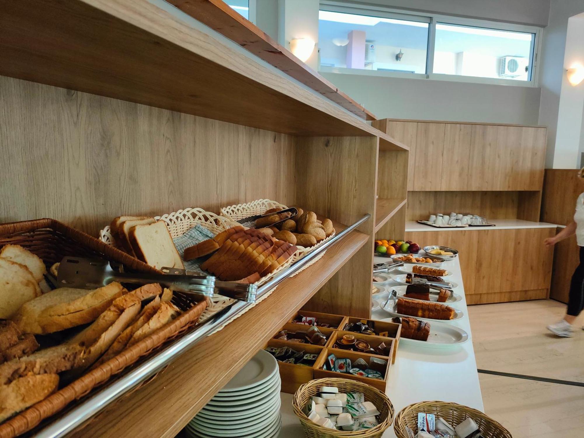 נידרי Avra Beach Hotel מראה חיצוני תמונה