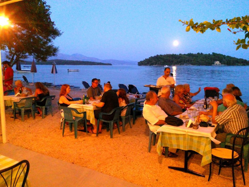 נידרי Avra Beach Hotel מראה חיצוני תמונה