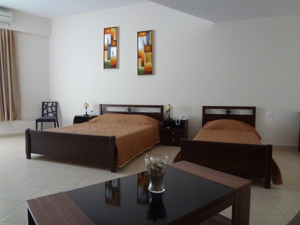 נידרי Avra Beach Hotel מראה חיצוני תמונה