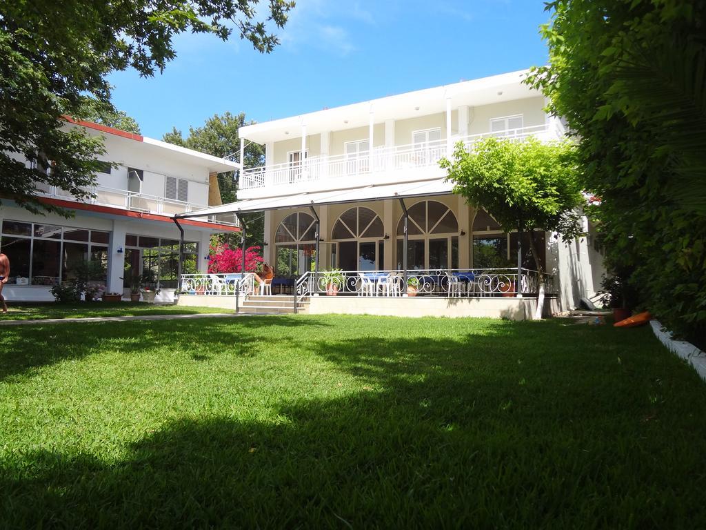 נידרי Avra Beach Hotel מראה חיצוני תמונה