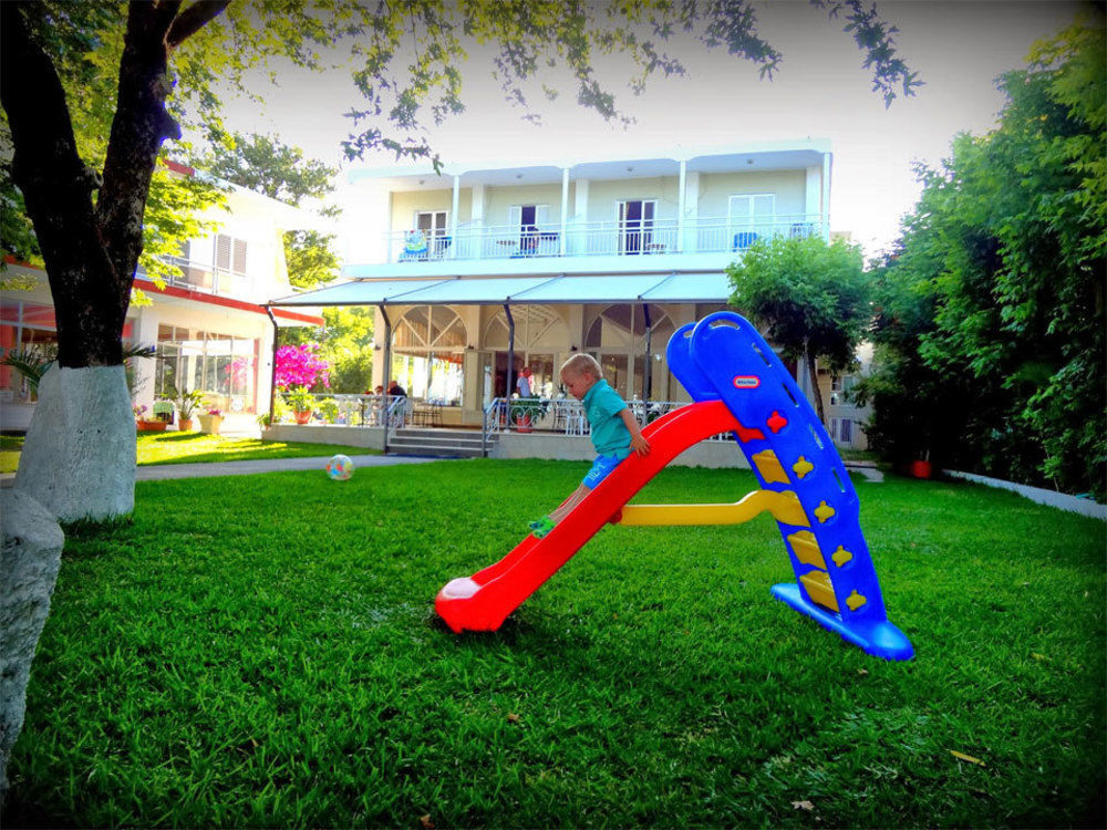 נידרי Avra Beach Hotel מראה חיצוני תמונה