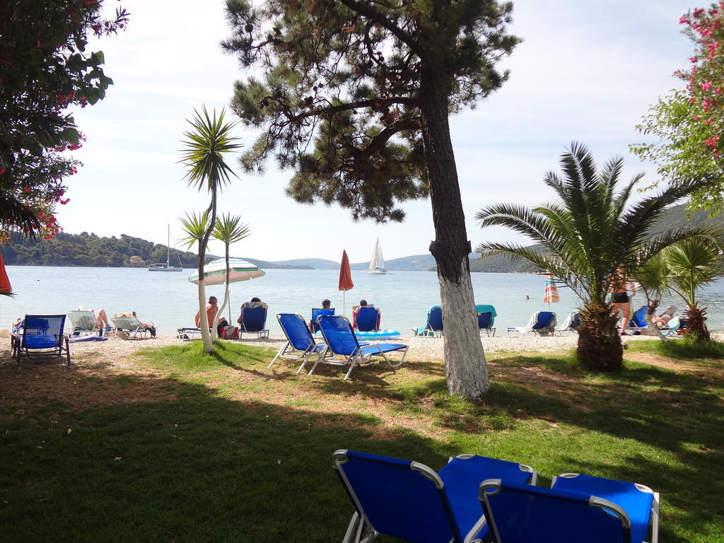נידרי Avra Beach Hotel מראה חיצוני תמונה