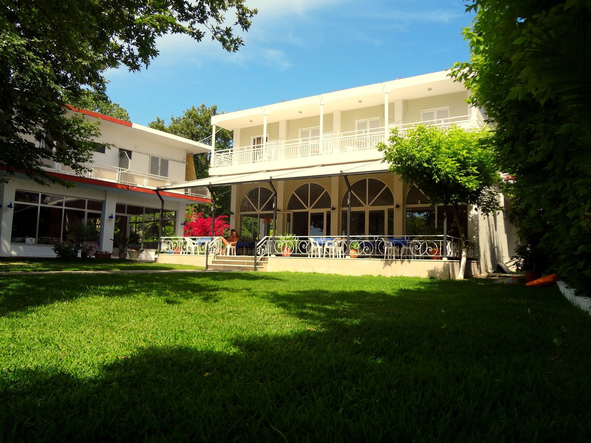 נידרי Avra Beach Hotel מראה חיצוני תמונה