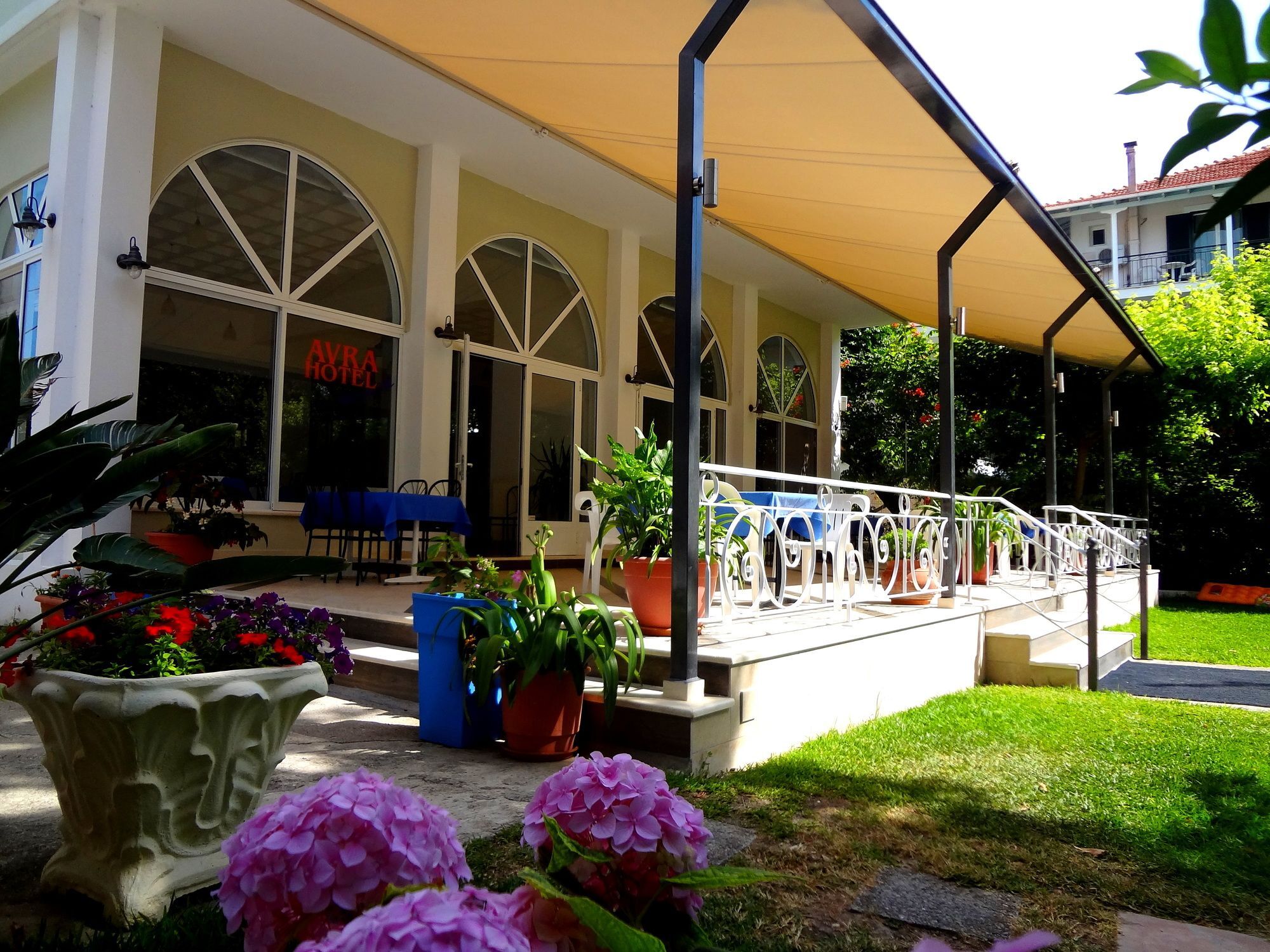 נידרי Avra Beach Hotel מראה חיצוני תמונה